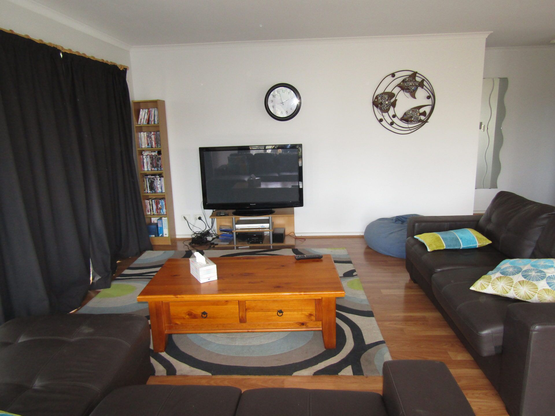 Ocean 17 - Short walk to the beach Free Wifi — image 5