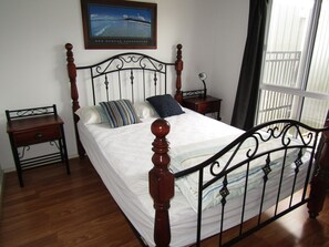3 bedrooms - Ocean 17 - Short walk to the beach Free Wifi (Corny Point)