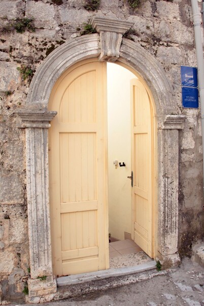 科尔丘拉镇中心住宿