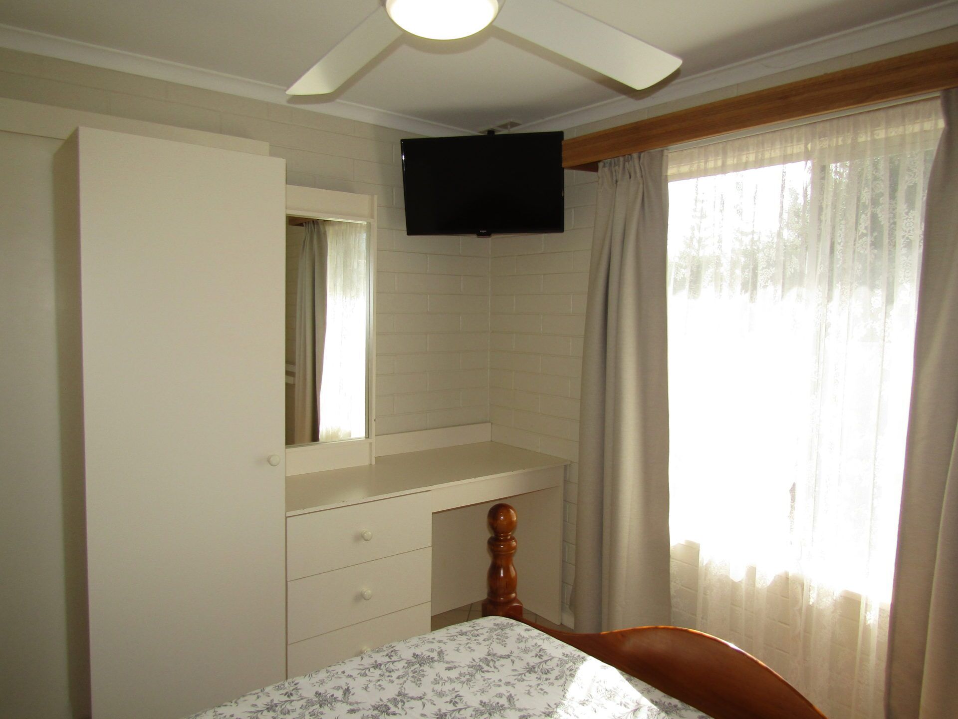 Clan Ranald Unit 1  ~  Short walk to all amenities!  UNLIMITED FREE WI-FI! — image 12