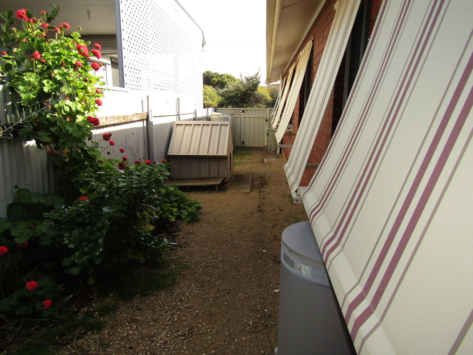 Clan Ranald Unit 1  ~  Short walk to all amenities!  UNLIMITED FREE WI-FI! — image 5