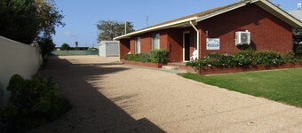 Clan Ranald Unit 1  ~  Short walk to all amenities!  UNLIMITED FREE WI-FI!