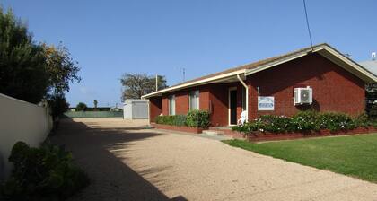 Clan Ranald Unit 1 ~ Short walk to all amenities! UNLIMITED FREE WI-FI!