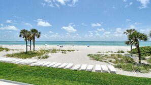 Sulla spiaggia, teli da spiaggia