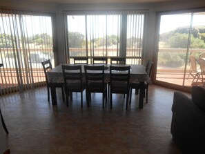 Dining - Hardwicke Espy close to beach (Hardwicke Bay)