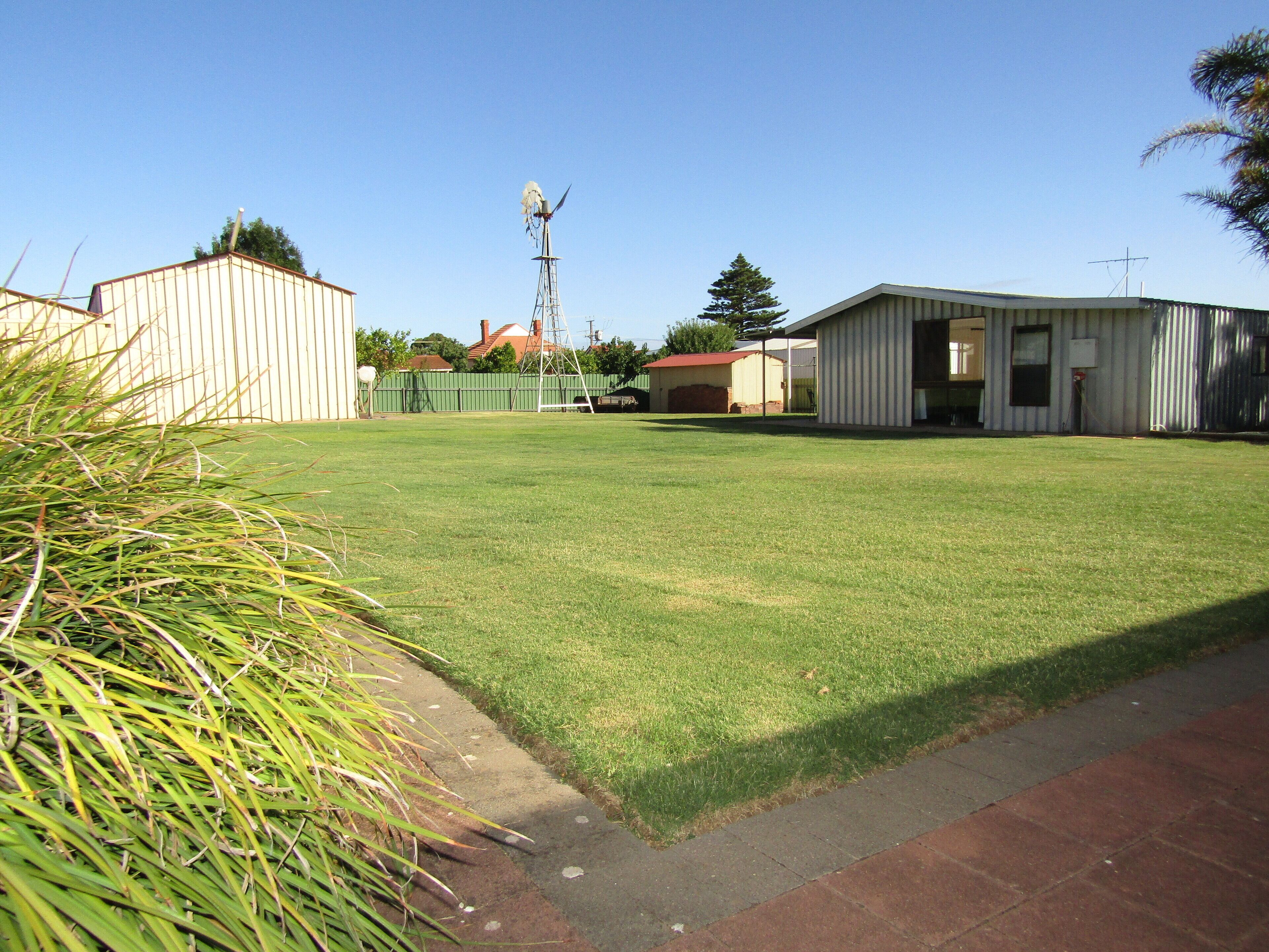 The Palm's House & Unit ~ Large Accommodation — image 23