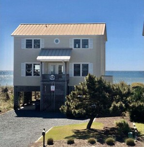 Exterior - Great Place offers breathtaking ocean and marsh views (Holden Beach)