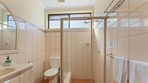 Shower - Shoal Bay Avenue, Unit 2/7 - Beach break garden unit! (Shoal Bay)