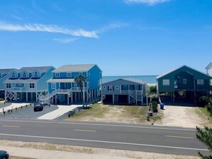 Exterior - Libby's Lookout: Spacious 4-bedroom retreat near the beach in Holden Beach, NC. (Holden Beach)