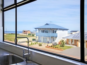 Interior - Blue Door Retreat  - Excellent Off Peak Special!  Nightly rates reduced!! (Edithburgh)