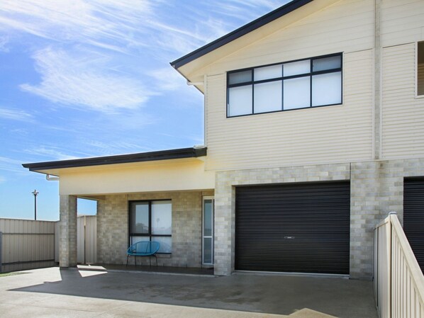 A modern two-story building with a garage, a covered patio area, and a clear sky. - Blue Door Retreat - Excellent Off Peak Special! Nightly rates reduced!! (Edithburgh)