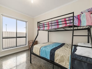 3 bedrooms, WiFi - Blue Door Retreat  - Excellent Off Peak Special!  Nightly rates reduced!! (Edithburgh)