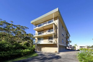 Unclassified image, 3 of 19, button - Blue Waters 8 Shoal Bay Apartment (Shoal Bay)