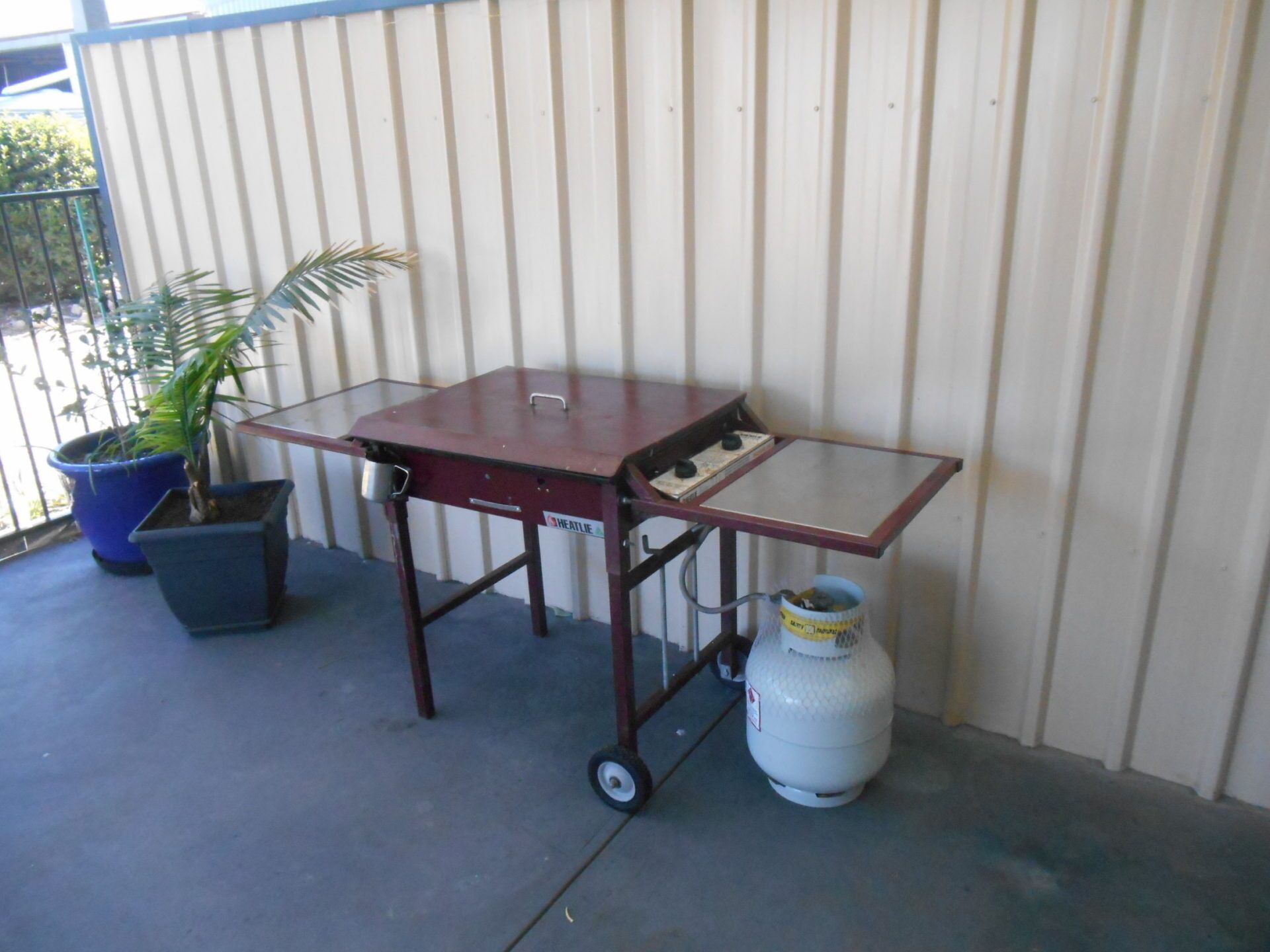 Blue Line Unit 3 - Great location!  Close to all amenities! Off Peak Special! — image 3