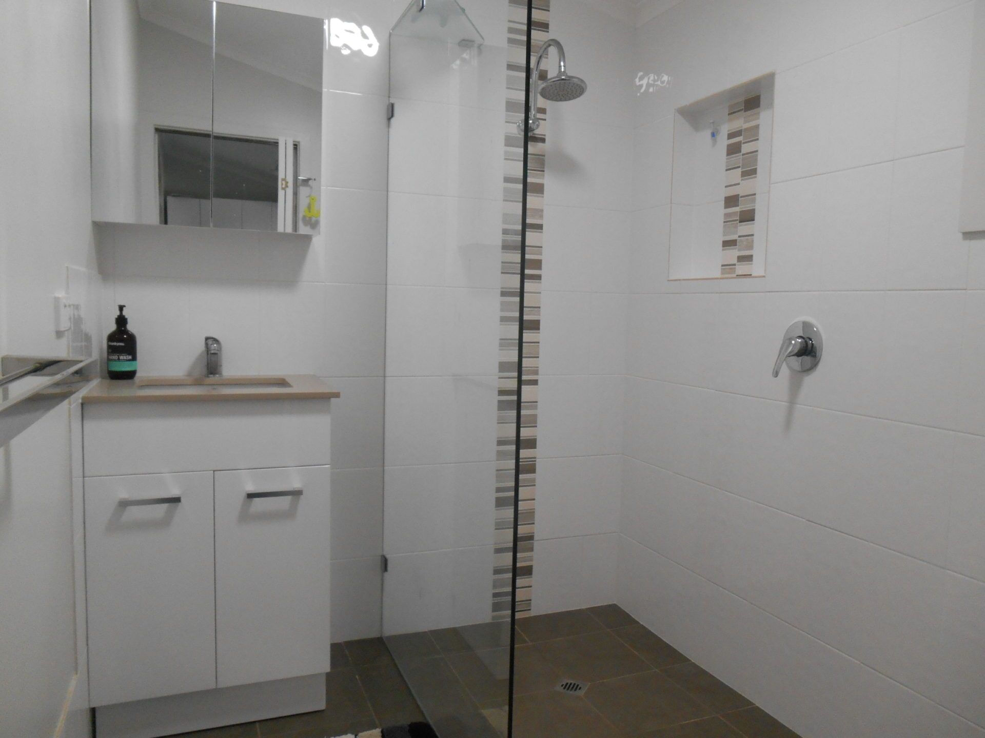 Blue Line Unit 3 - Great location!  Close to all amenities! Off Peak Special! — image 13