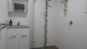 Douche, serviettes fournies