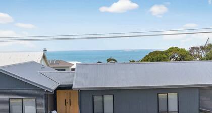10 Rupara – Family Beach House with Sea Views | Linen Included