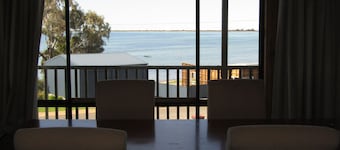 Morala ~ Esplanade with sea views! ** OFF PEAK SPECIAL**