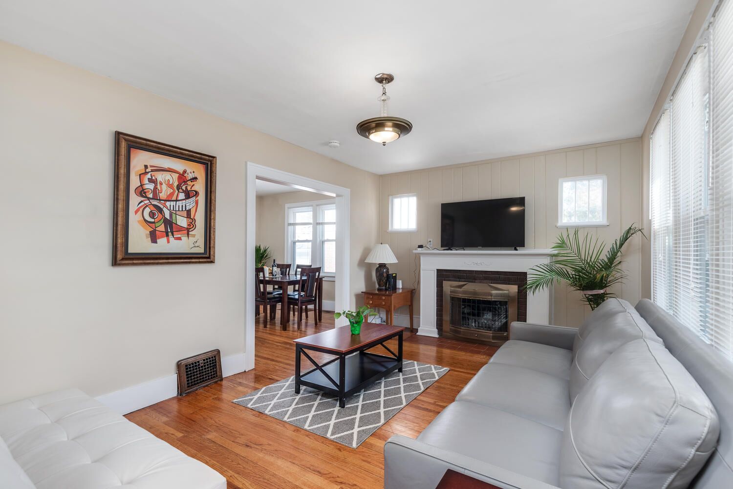 1920's Charmer with Modern Ammenities and 1000mpbs Internet!