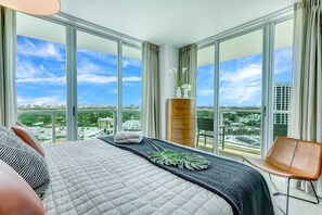 1 quarto, cofres nos quartos, escrivaninha