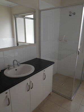 Baignoire, serviettes fournies