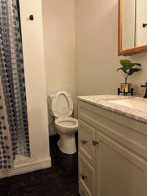 تجهيزات دش، مجففات شعر، مناشف