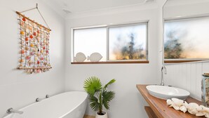 Bathtub - Shoal Bay Beach Retreat (Nelson Bay)