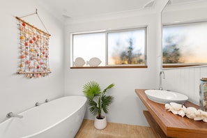 Bathtub - Shoal Bay Beach Retreat (Nelson Bay)