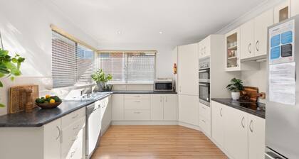 Shoal Bay Beach Retreat