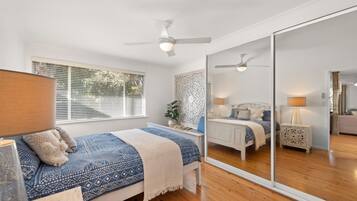 4 bedrooms, iron/ironing board, bed sheets