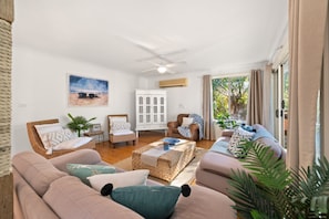 TV - Shoal Bay Beach Retreat (Nelson Bay)