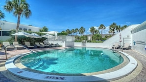 Pool - LaPlaya 101E-Relax on your private lanai under the palms! (Longboat Key)
