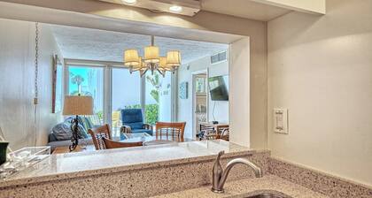 LaPlaya 101E-Relax on your private lanai under the palms!