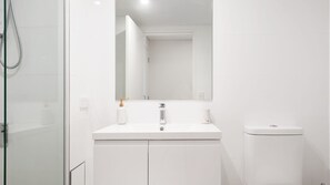 Shower - Beautiful two bedroom apartment in Shoal Bay (Shoal Bay)