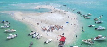 Gertrude's Siesta | 4-min Walk to Beach & Village with Tiki-Bar, Balcony, Tropical Patio!