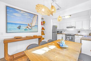 雪櫃、微波爐、焗爐、爐具