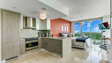 1 Schlafzimmer, Zimmersafe, Schreibtisch, Bügeleisen/Bügelbrett