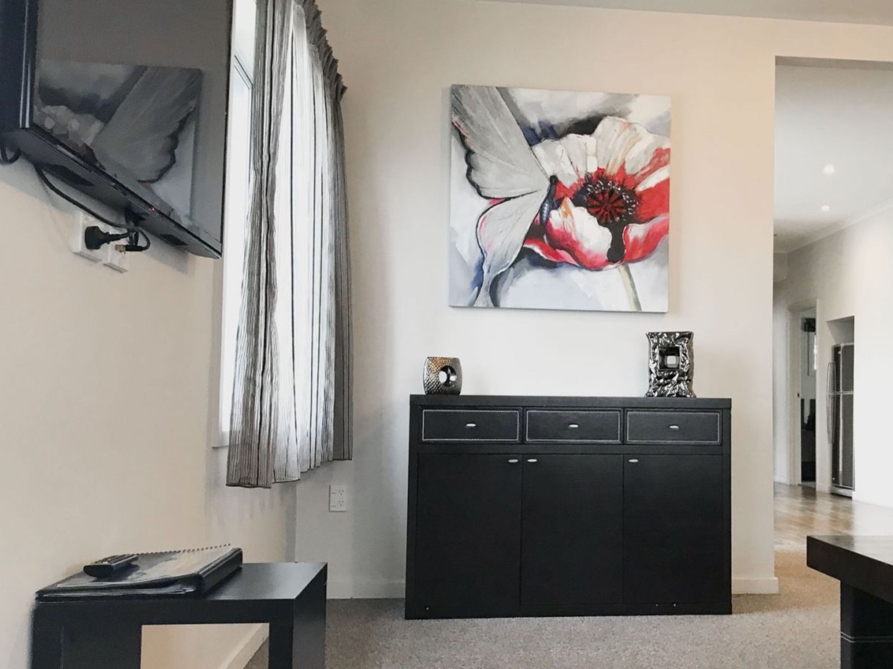 Three Bedroom Apartment | Living area