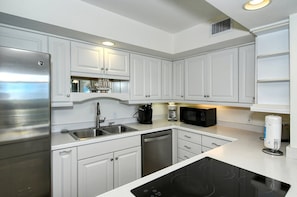 Fridge, microwave, oven, stovetop - LaPlaya 109A-Enjoy the balmy breezes in this corner end unit right on the beach. (Longboat Key)