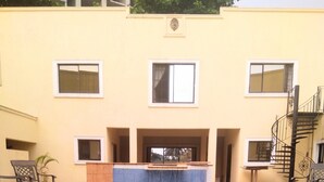 Unclassified image, 4 of 10, button - Kuroko Apartments (Lagos)