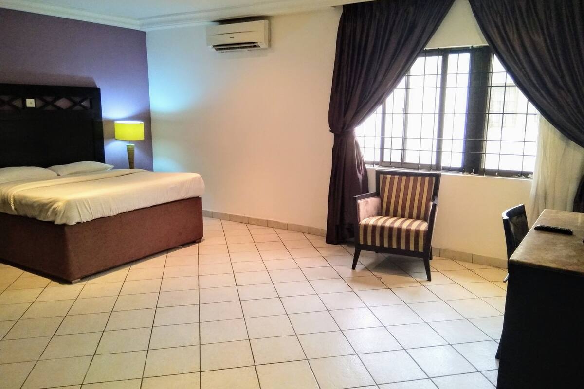 Duplex, 3 Bedrooms, Smoking | In-room safe, desk, blackout curtains, free WiFi