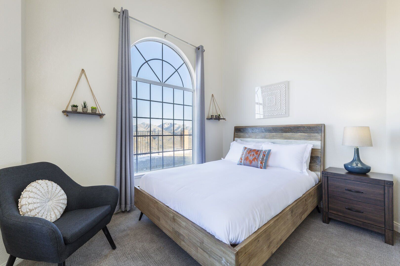 6 bedrooms, iron/ironing board, free WiFi, bed sheets