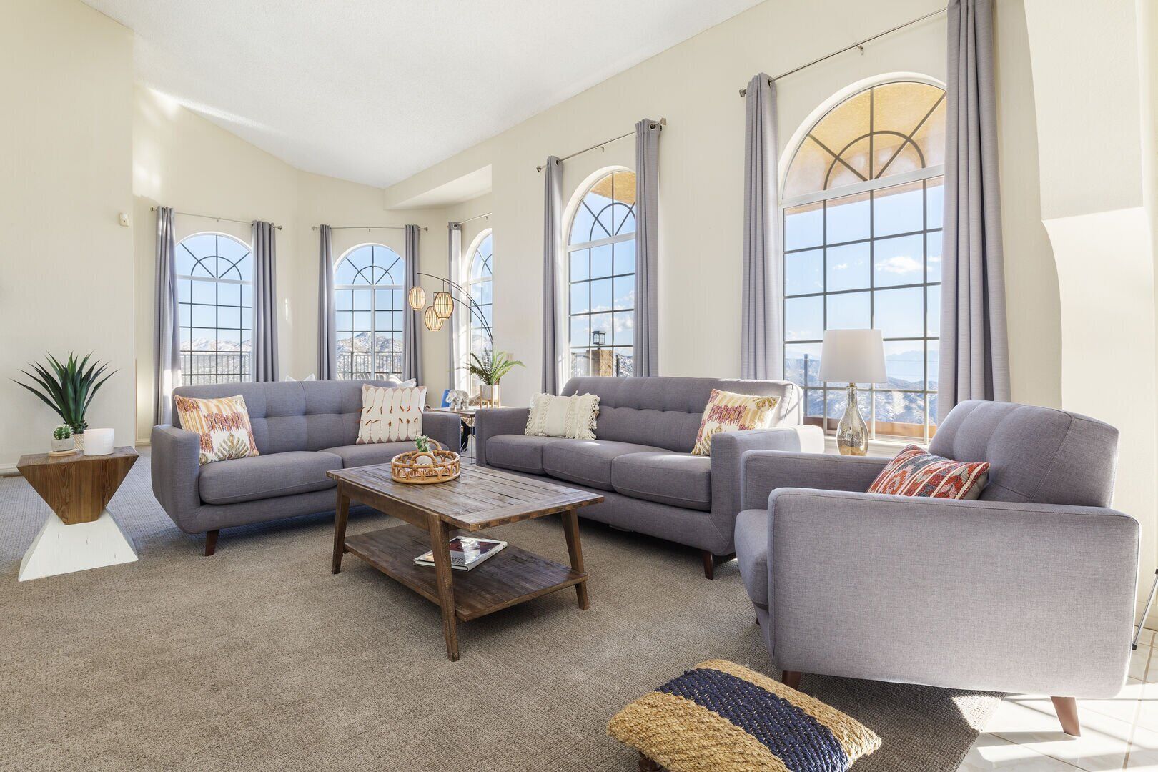 TV, fireplace, ping pong