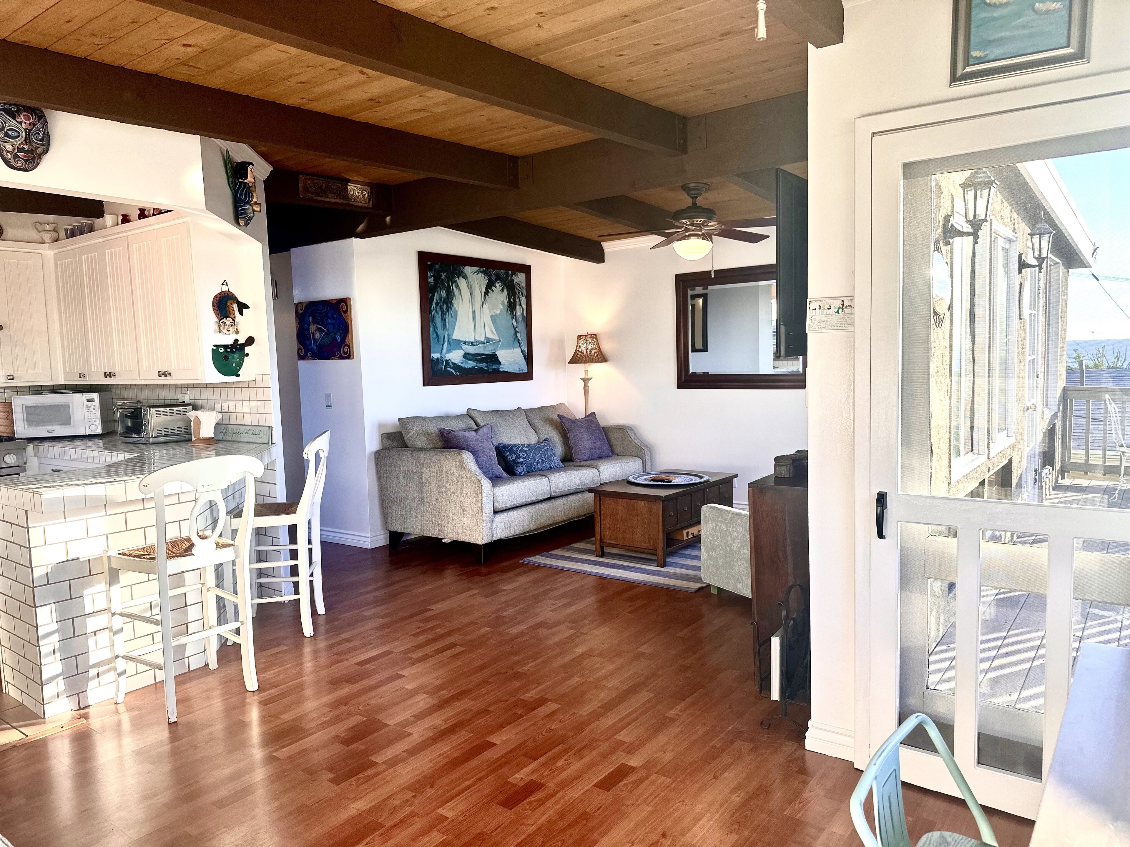 Smart-TV, Kinderspielzeug, Bücher