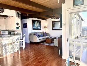 TV connectée, jouets, livres