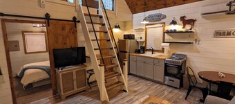 Black Hills Farmhouse, Cabin #2