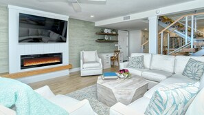 Smart TV y chimenea 