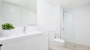 Combined shower/bathtub