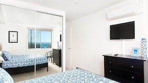 2 bedrooms, free WiFi, bed sheets - A modern, Coastal Unit in Shoal Bay! (Shoal Bay)
