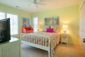 3 bedrooms, WiFi, bed sheets - Charming oceanfront retreat, Sea Shanty / 153 Marlin, with 3 beds in Holden Beach. (Holden Beach)
